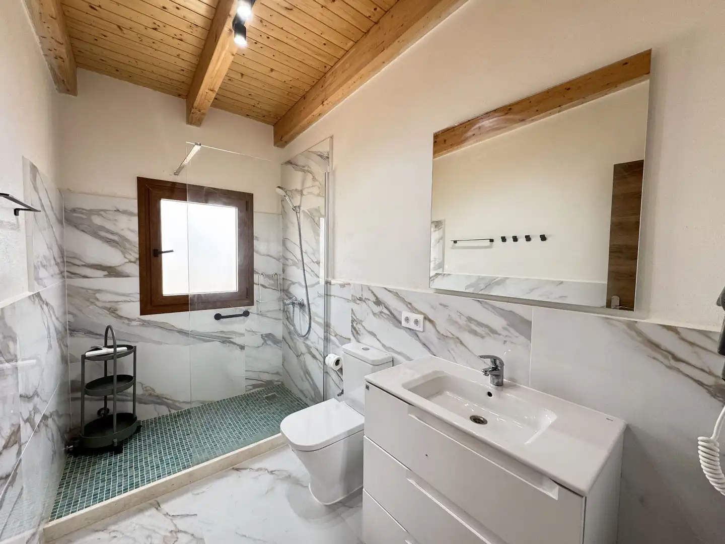 Baño de Finca rústica de alquiler en Ses Salines con Aire acondicionado, Calefacción y Jardín privado