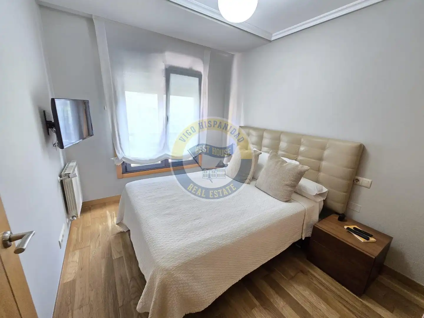 Schlafzimmer von Wohnung zur Miete in Vigo  mit Heizung, Parkett und Möbliert