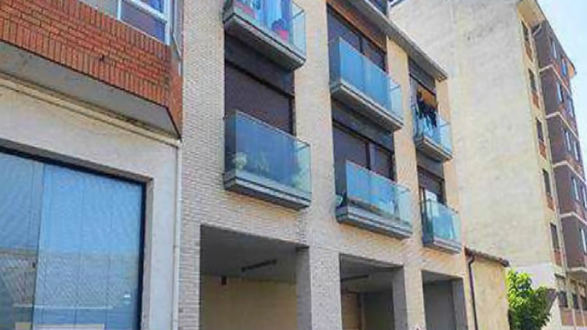 Vista exterior de Piso en venta en Sabiñánigo