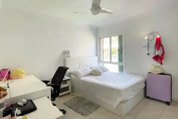 Dormitori de Casa adosada en venda en Benalmádena amb Aire condicionat, Jardí privat i Terrassa