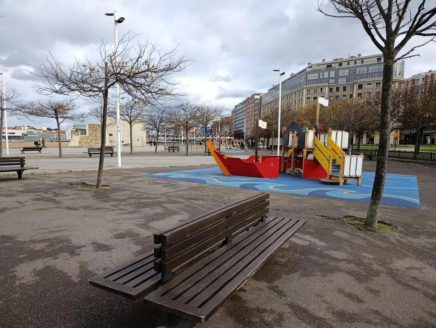 Vista exterior de Pis en venda en Gijón  amb Terrassa, Traster i Moblat
