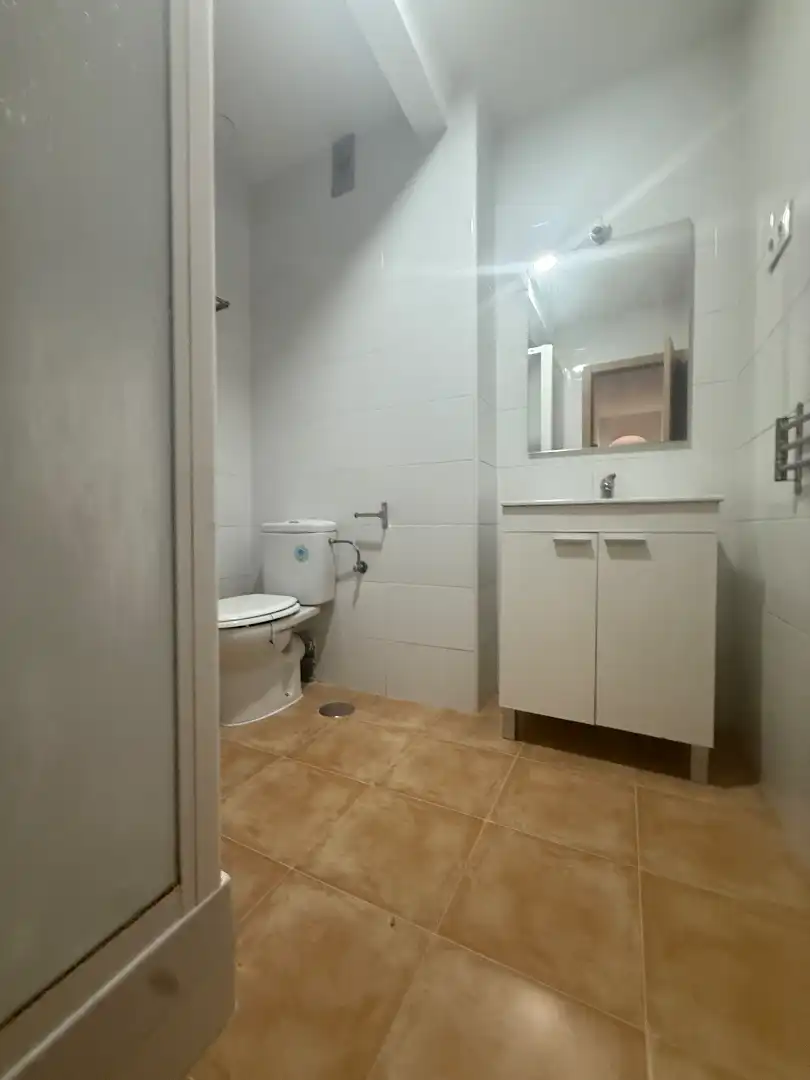 Bathroom of Flat for sale in Madrid  with Heating, Oven and Washing machine