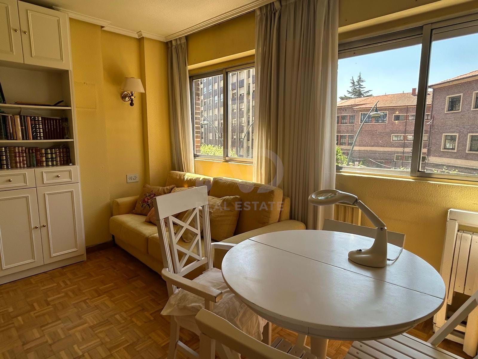 Vista exterior de Piso en venta en León Capital  con Calefacción y Terraza