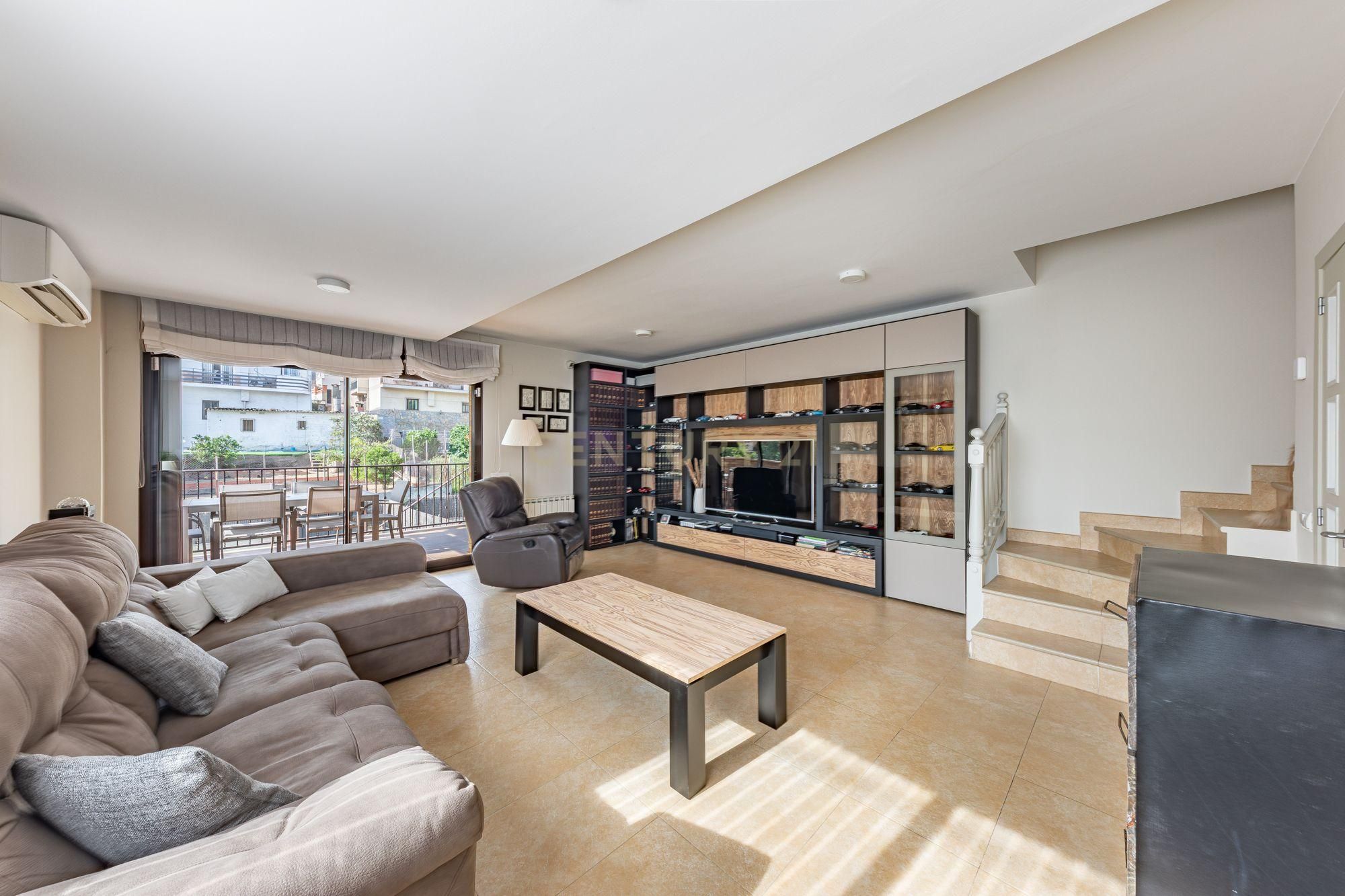 Living room of House or chalet for sale in Sant Vicenç Dels Horts  with Air Conditioner, Private garden and Storage room