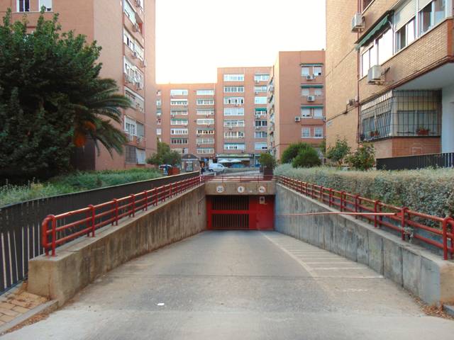 Garaje en Venta en Calle de Anoeta en Los Ángeles