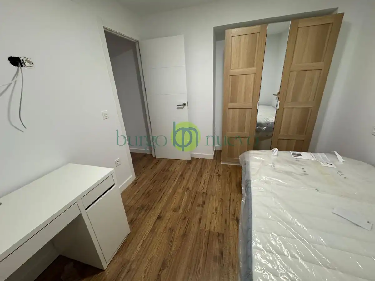 Piso de alquiler en León Capital  con Calefacción, Terraza y Amueblado