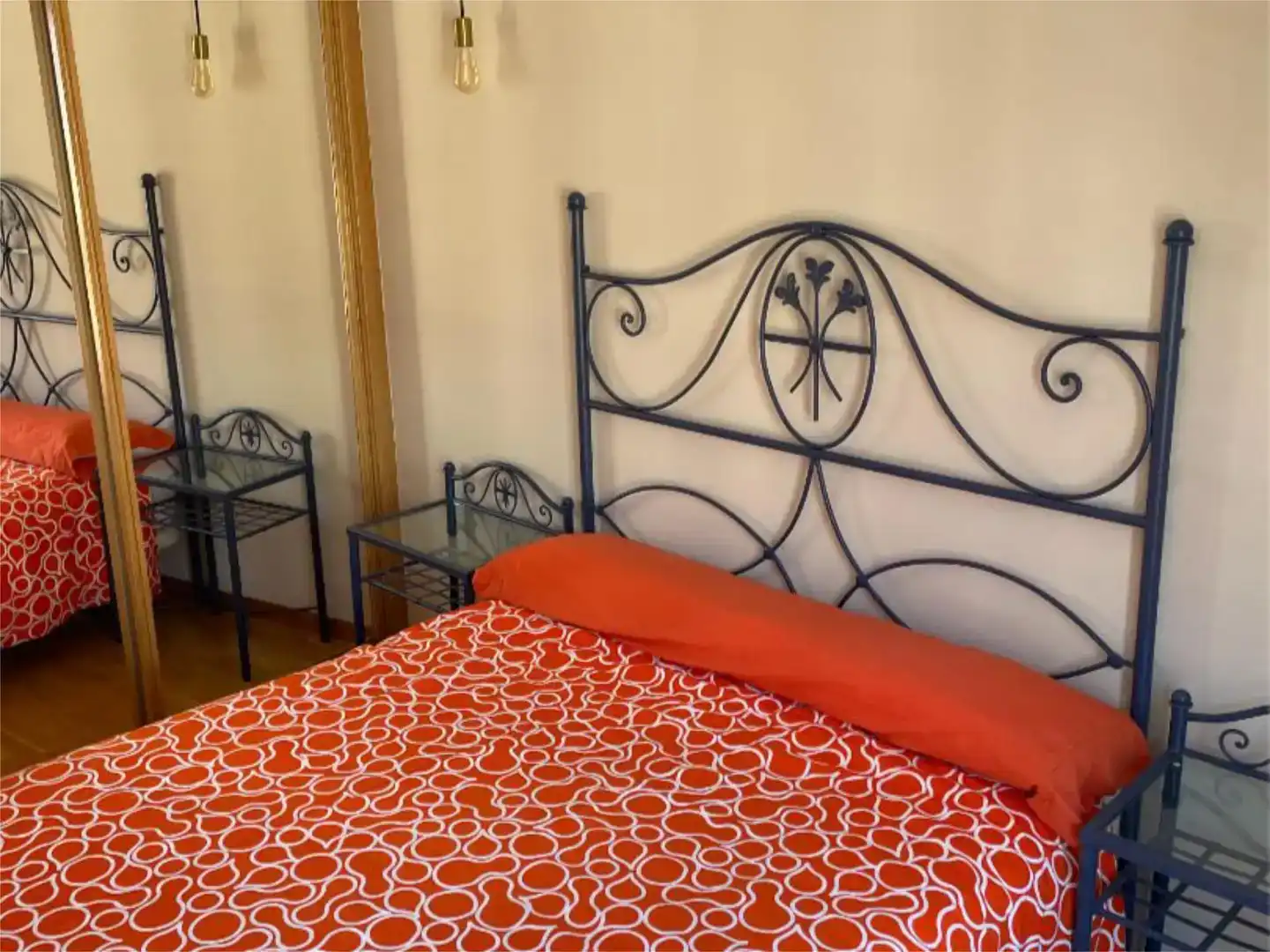 Schlafzimmer von Wohnung zur Miete in Castropol mit Balkon