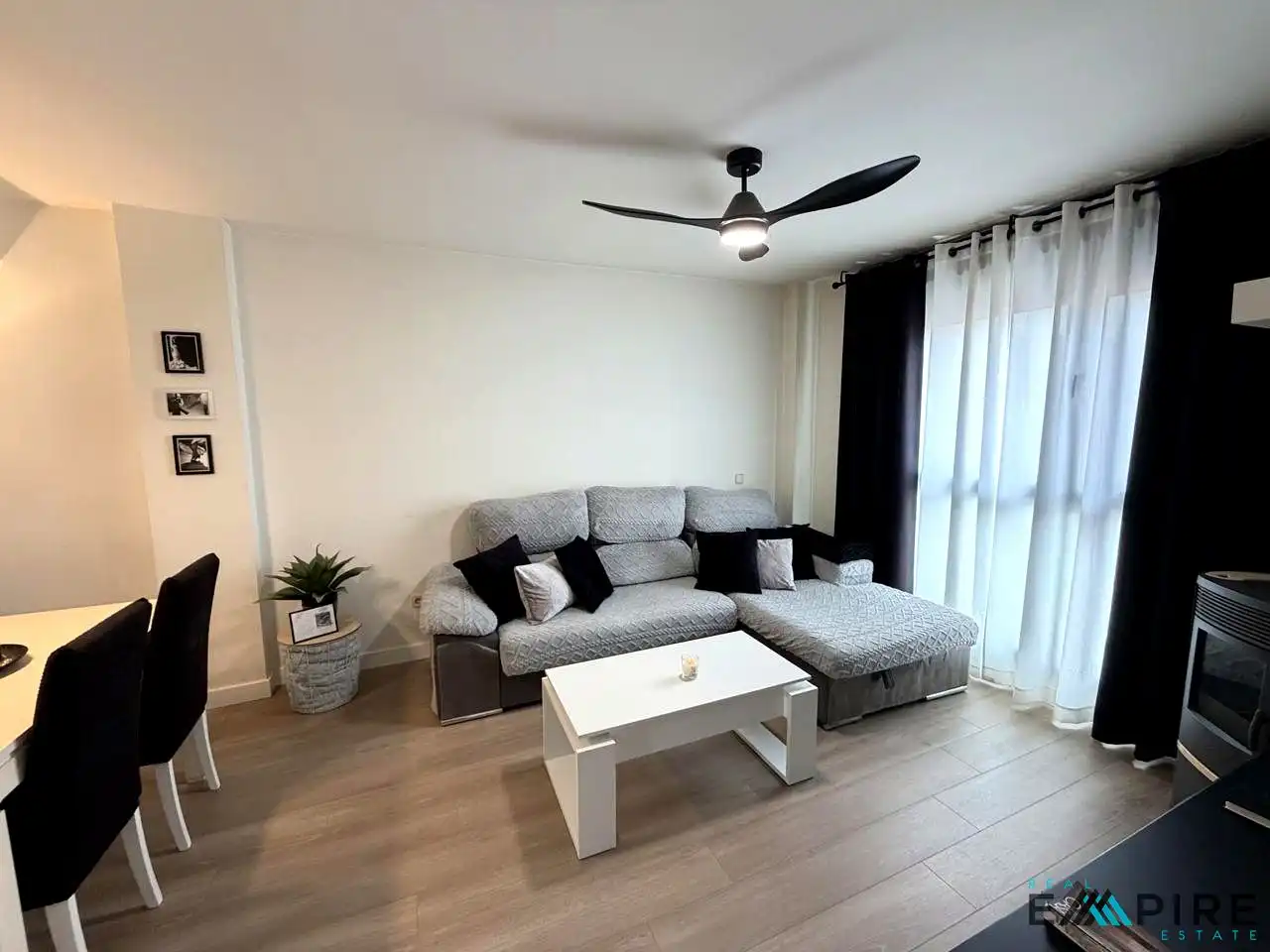 Sala de estar de Piso en venta en El Viso de San Juan con Aire acondicionado, Calefacción y Amueblado