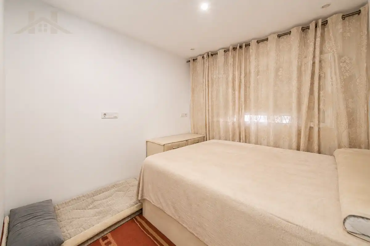 Dormitori de Casa adosada en venda en San Sebastián de los Reyes amb Aire condicionat, Calefacció i Traster