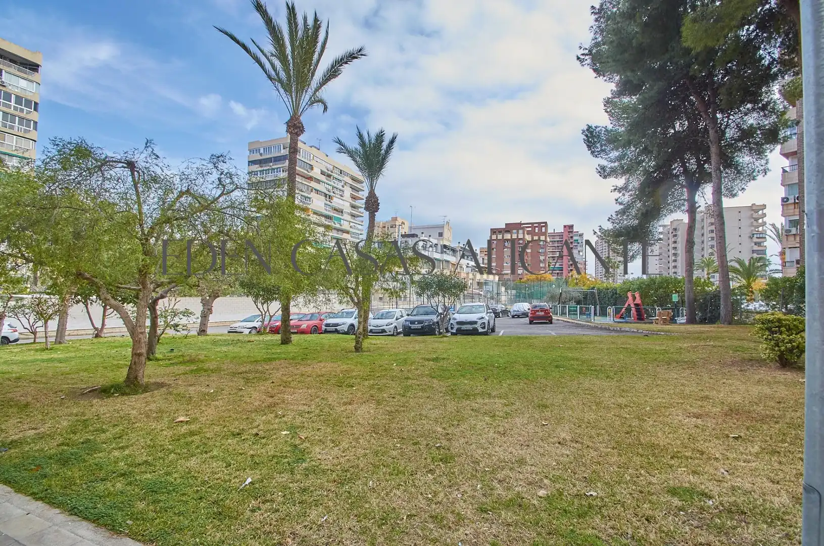 Parking de Apartamento en venta en Alicante / Alacant con Terraza, Trastero y Amueblado
