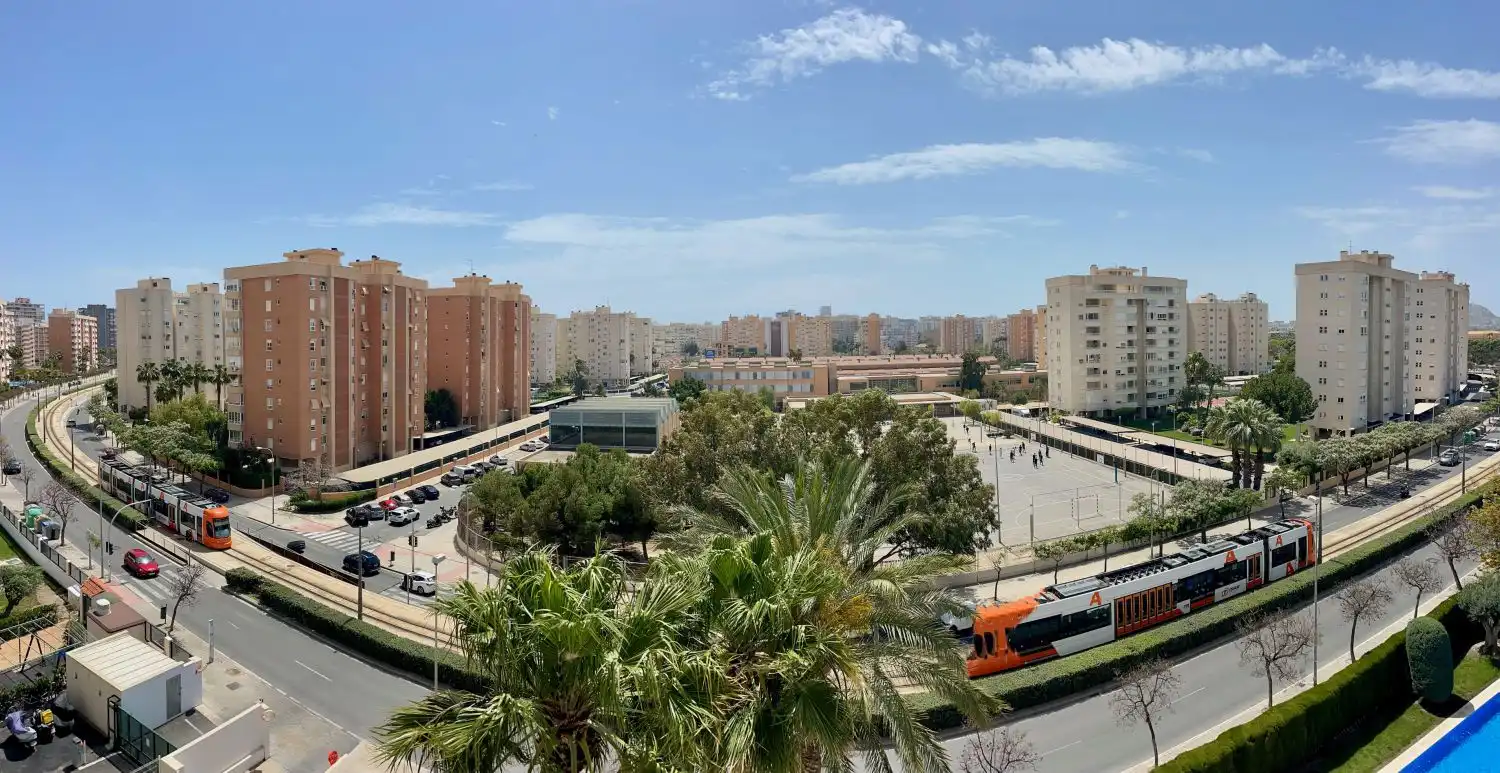 Außenansicht von Wohnung zum Verkauf in Alicante / Alacant mit Klimaanlage, Heizung und Terrasse