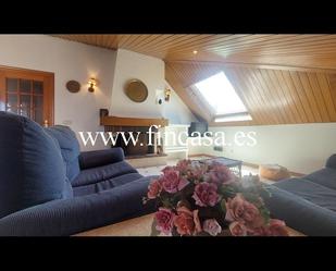 Sala d'estar de Àtic en venda en Nigrán amb Terrassa i Balcó