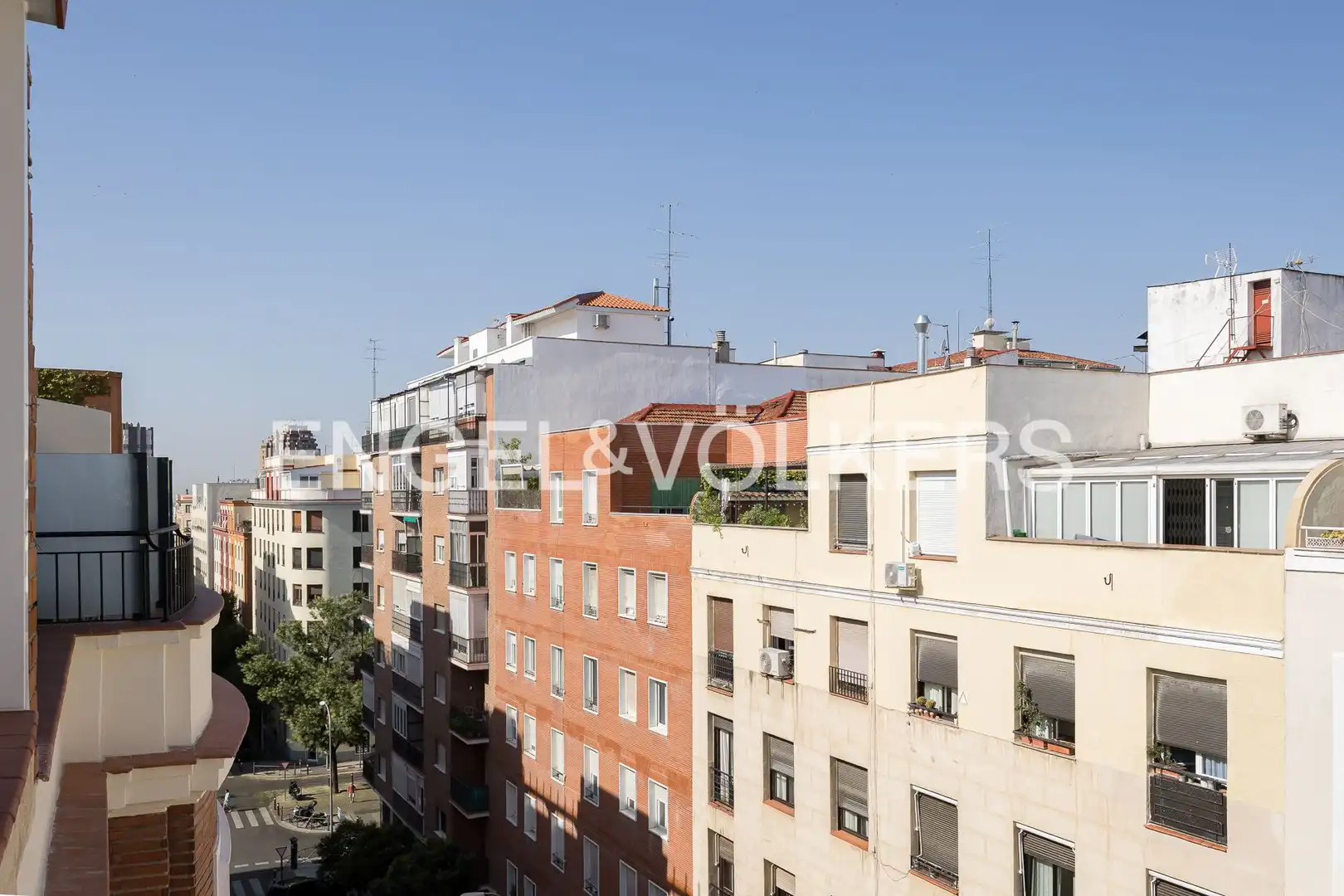 Vista exterior de Àtic en venda en Madrid amb Aire condicionat, Calefacció i Terrassa