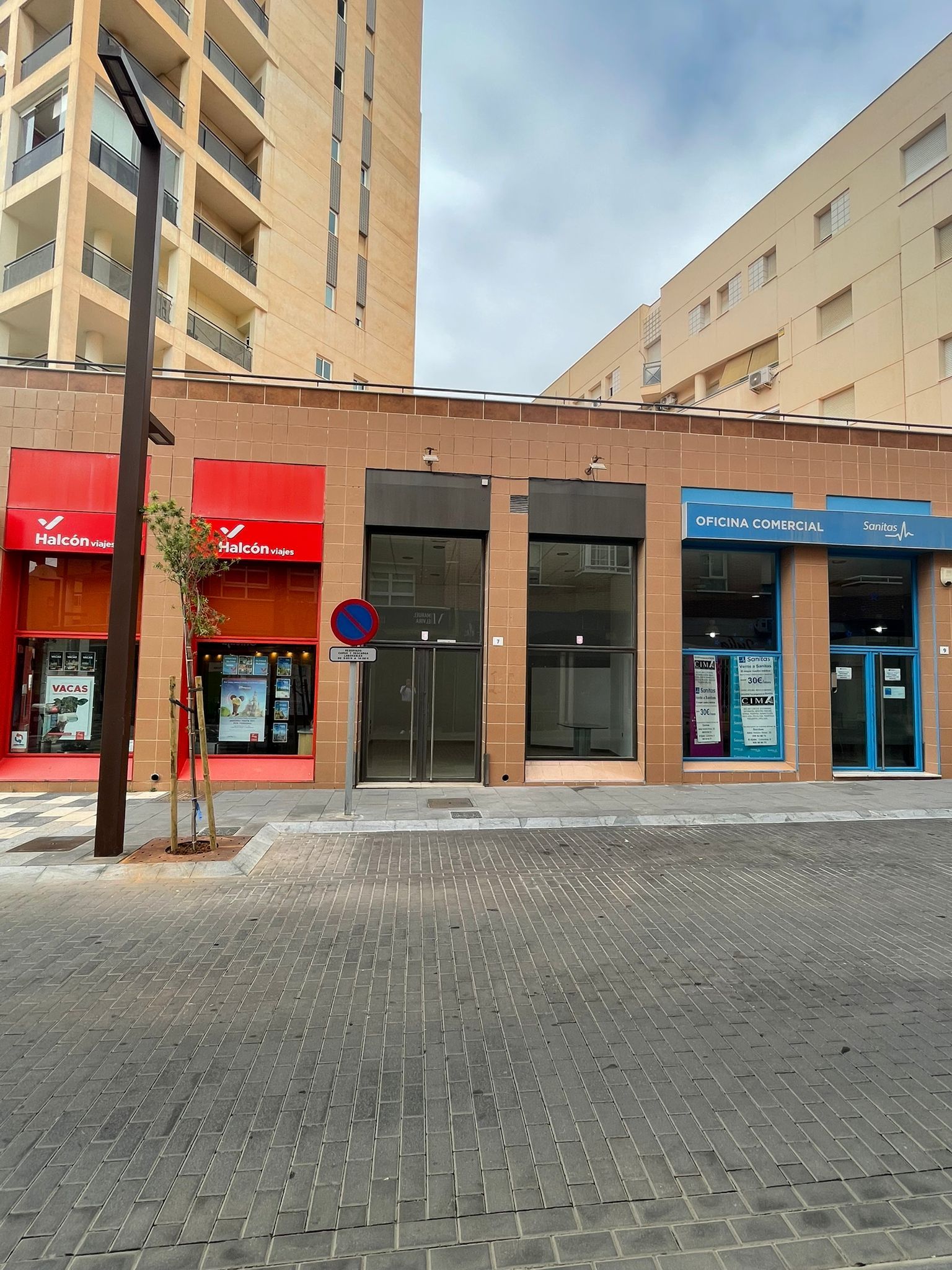 Vista exterior de Local en venda en El Ejido amb Aire condicionat, Calefacció i Moblat