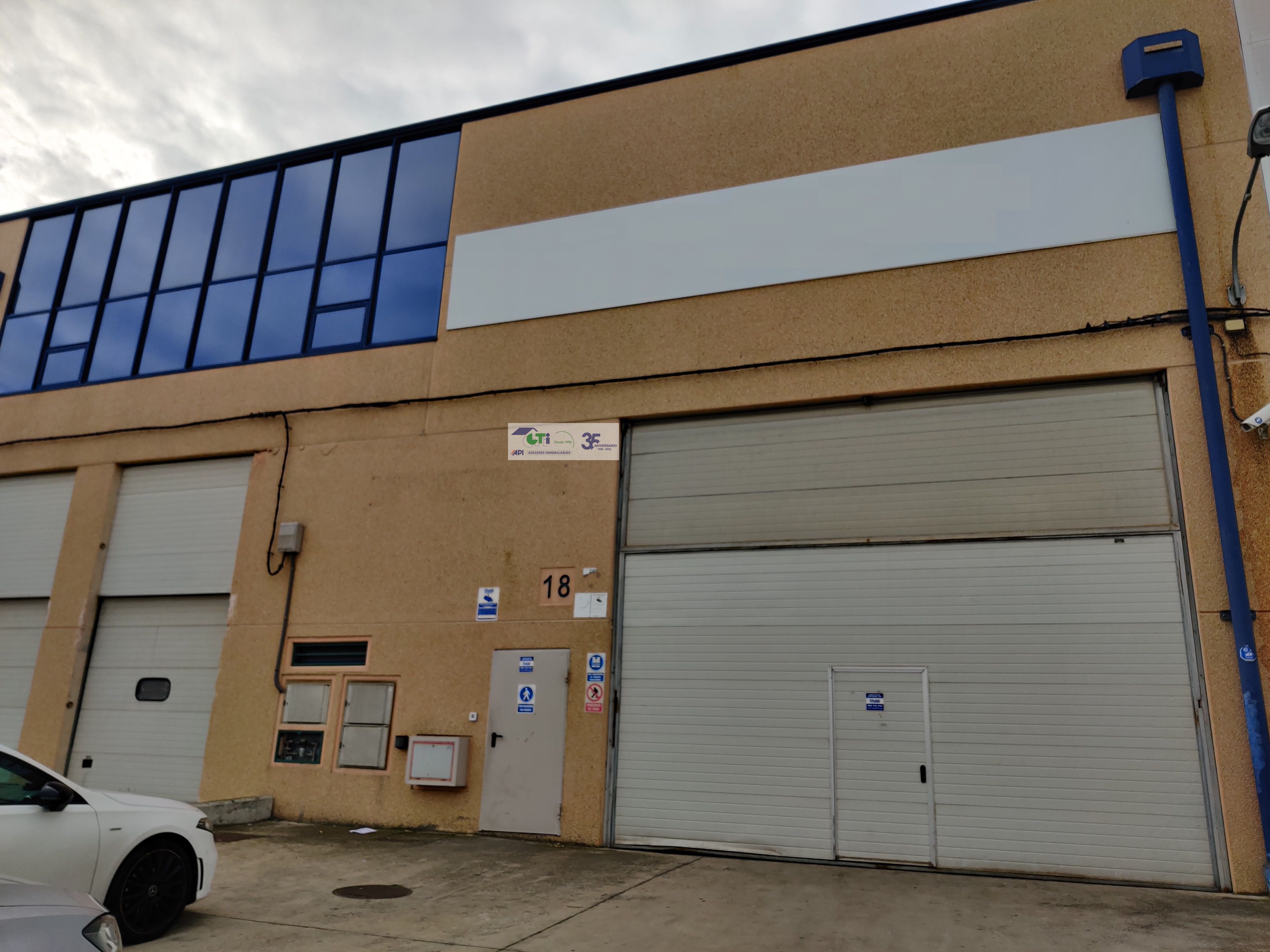 Vista exterior de Nau industrial de lloguer en  Zaragoza Capital