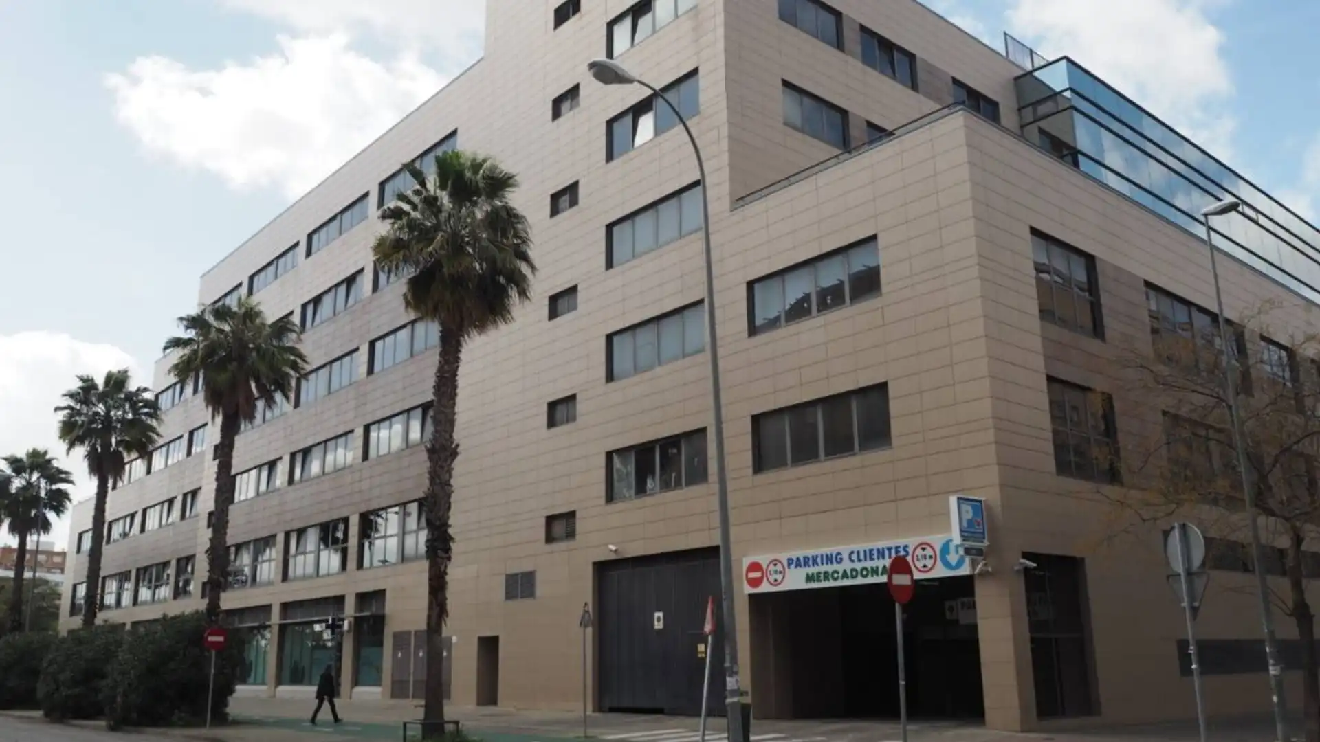 Oficina de alquiler en Doctor González Caraballo, Colores - Entreparques, Este - Alcosa- Torreblanca