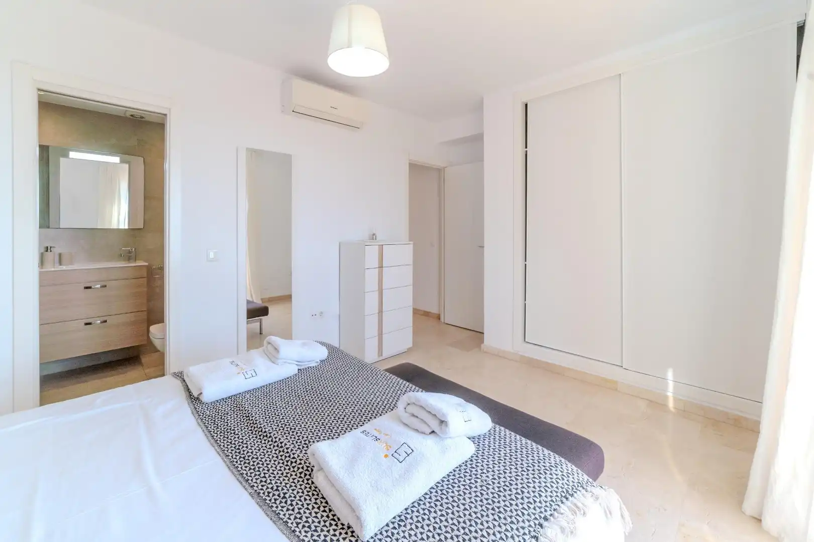 Bedroom of Attic for sale in Fuengirola  with Air Conditioner, Private garden and Terrace
