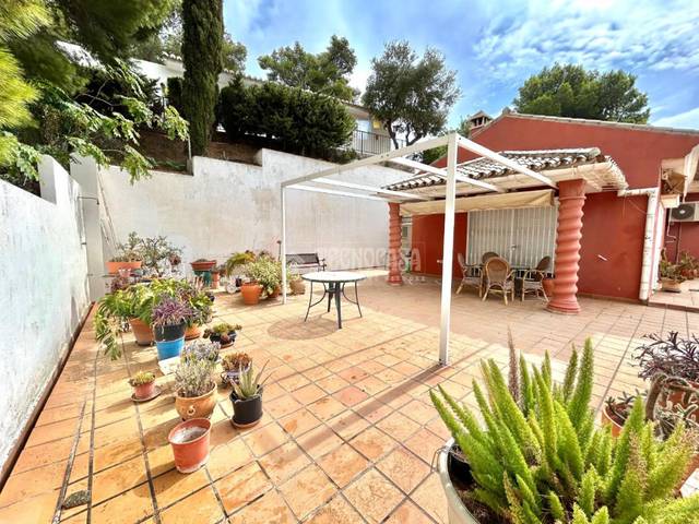 Casa-chalet en Venta en C. Ángel de la Riva Resines en La Capellanía - El Higuerón