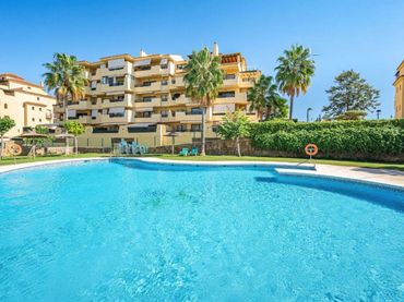 Ground floor with pool for sale in Selwo