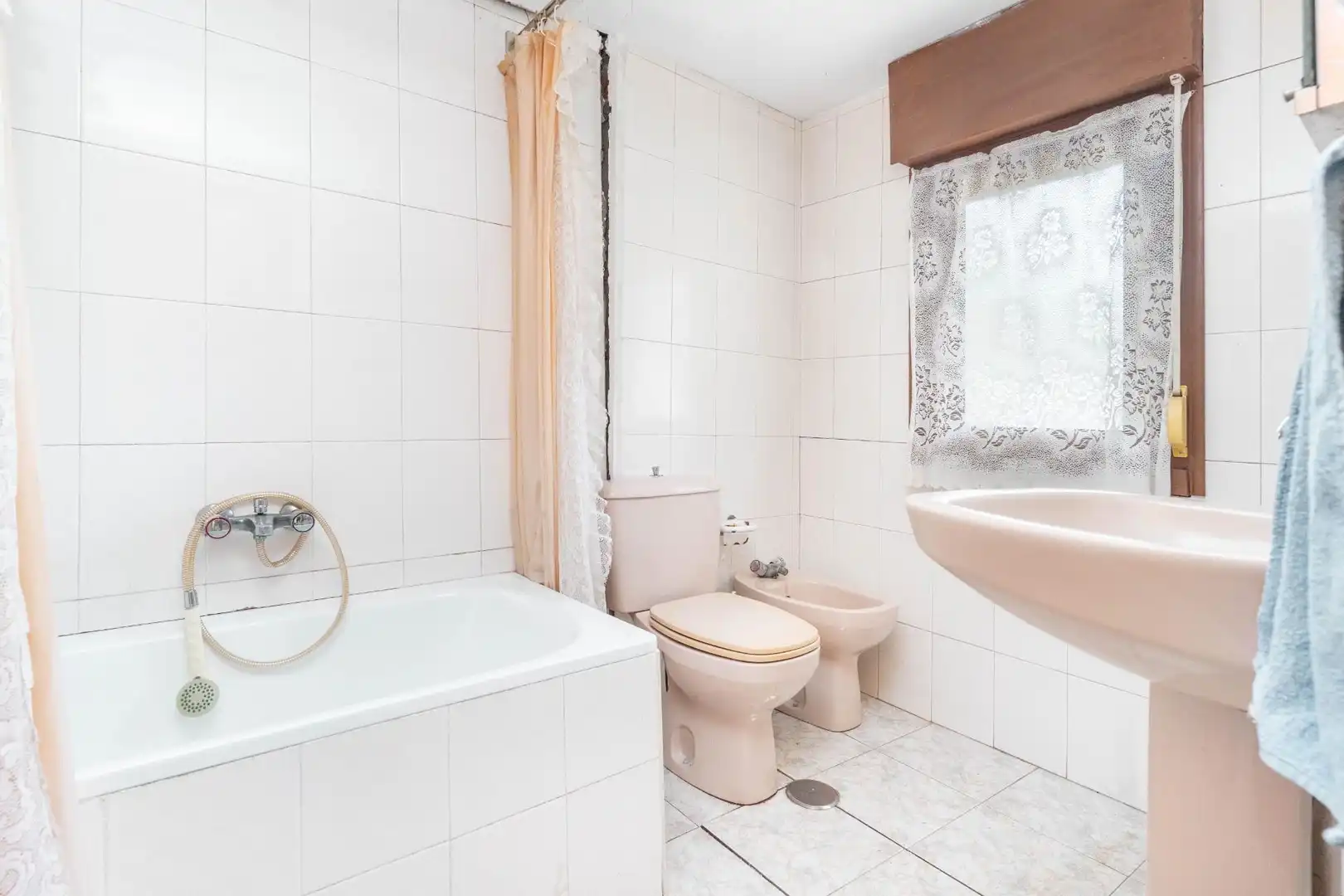 Bany de Casa o xalet en venda en Cangas del Narcea amb Calefacció, Jardí privat i Terrassa