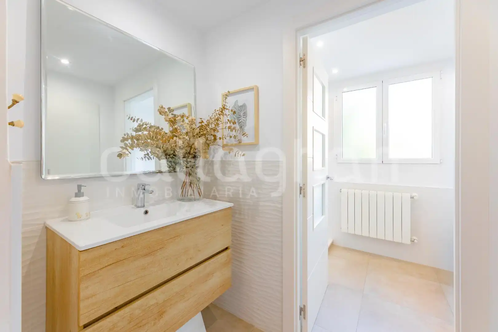 Baño de Casa adosada en venta en Rocafort con Aire acondicionado, Calefacción y Jardín privado