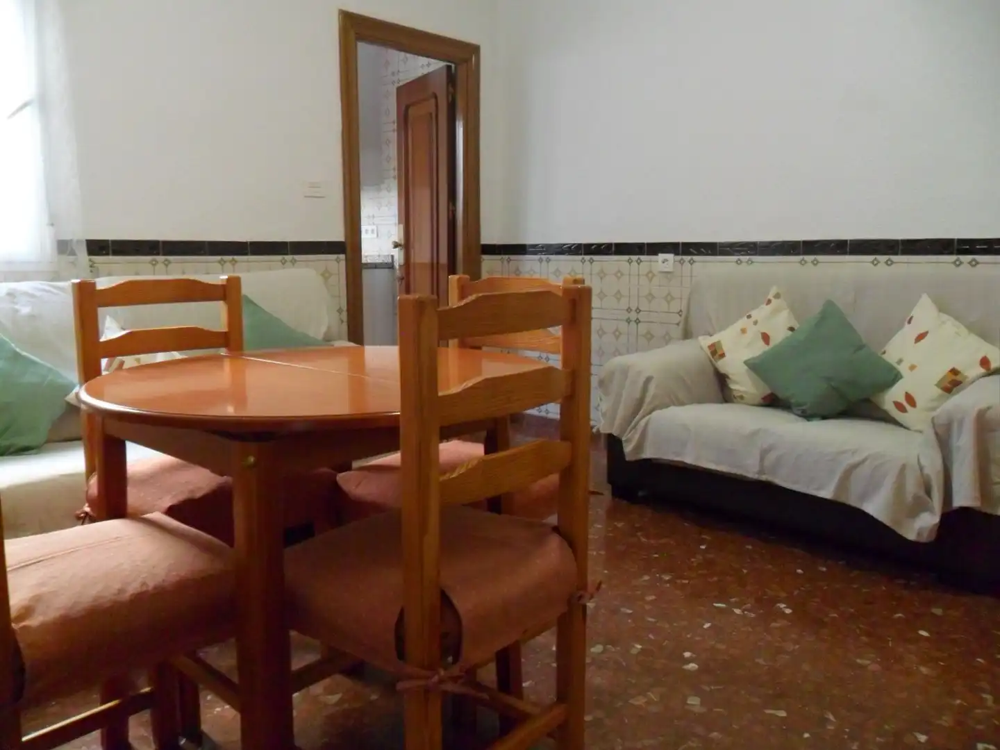 Esszimmer von Dachboden zur Miete in Maracena mit Terrasse, Abstellraum und Möbliert