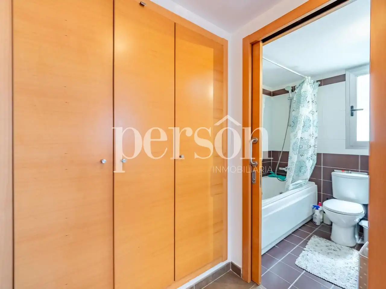 Bedroom of Flat for rent in Valencia  with Air Conditioner, Balcony and Community pool