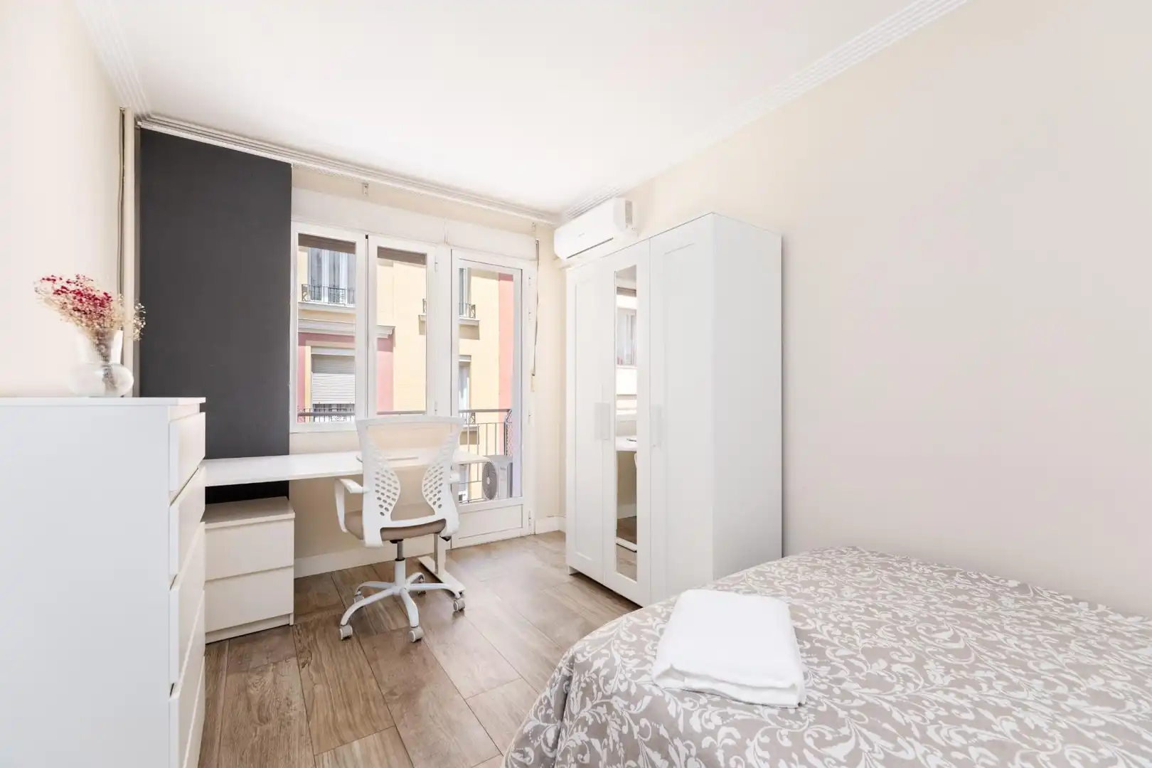 Bedroom of Flat for sale in Madrid  with Air Conditioner, Heating and Terrace