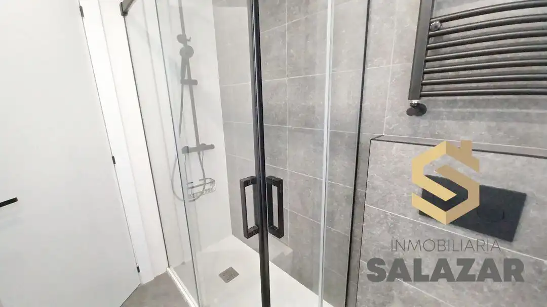 Bathroom of Flat for rent in Bilbao   with Heating
