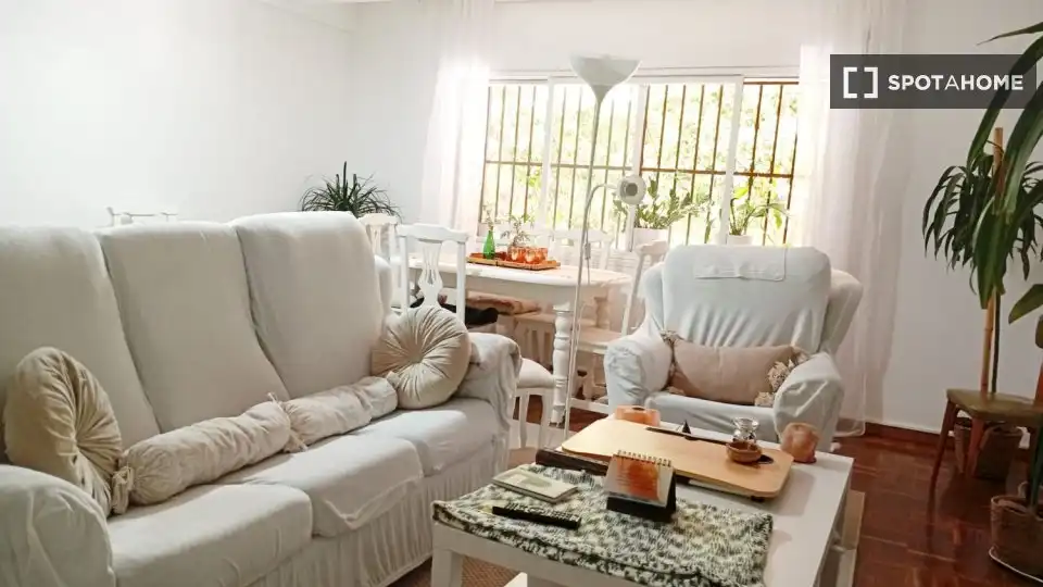 Wohnzimmer von Wohnung zur untervermieten in Almería mit Klimaanlage, Heizung und Möbliert