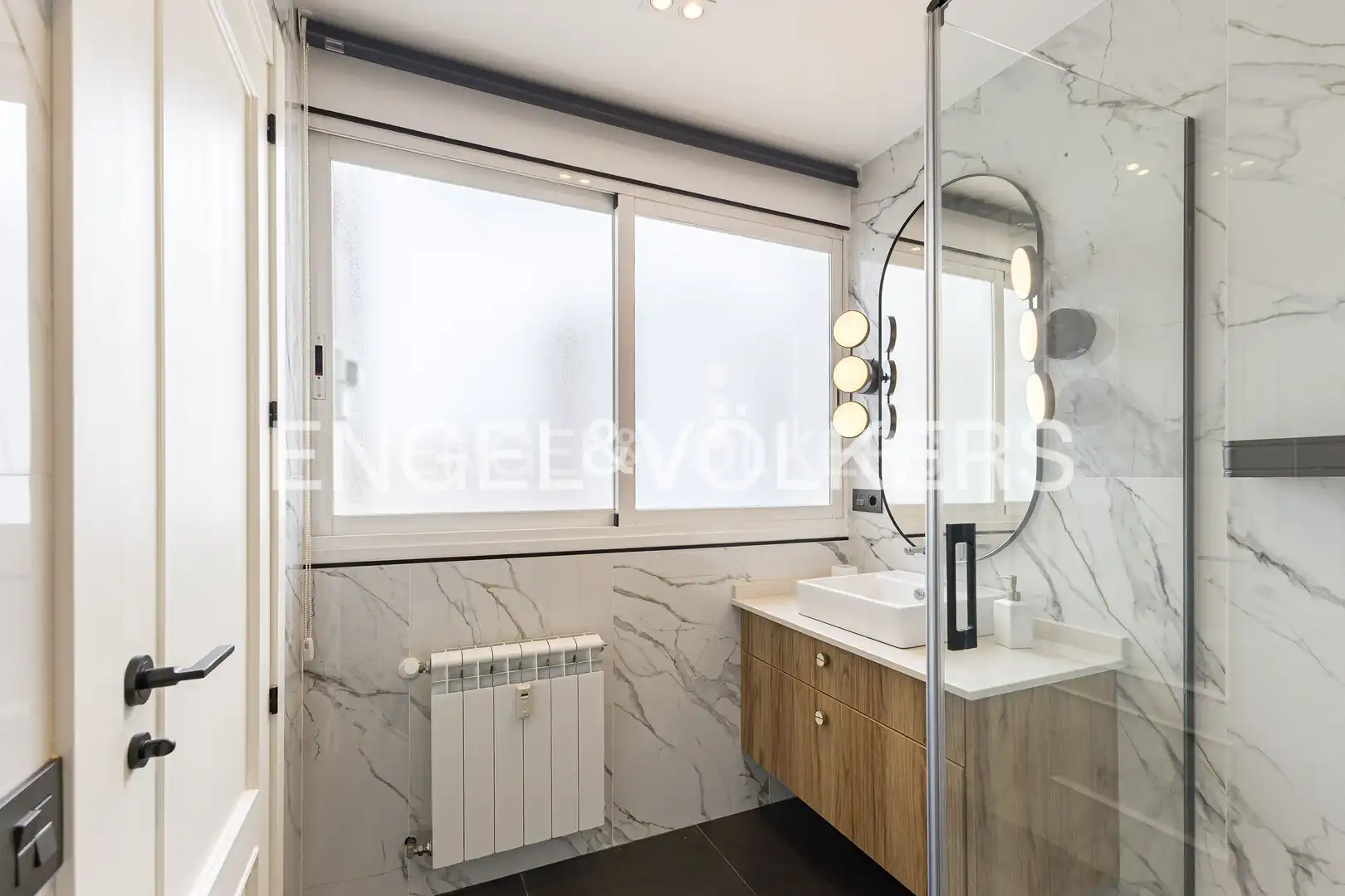 Bathroom of Flat for rent in Madrid  with Air Conditioner, Heating and Storage room