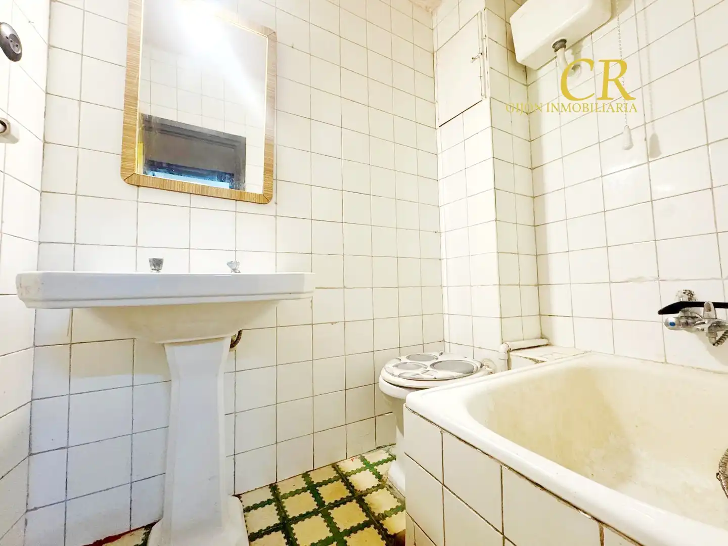 Bathroom of Flat for sale in Gijón   with Oven