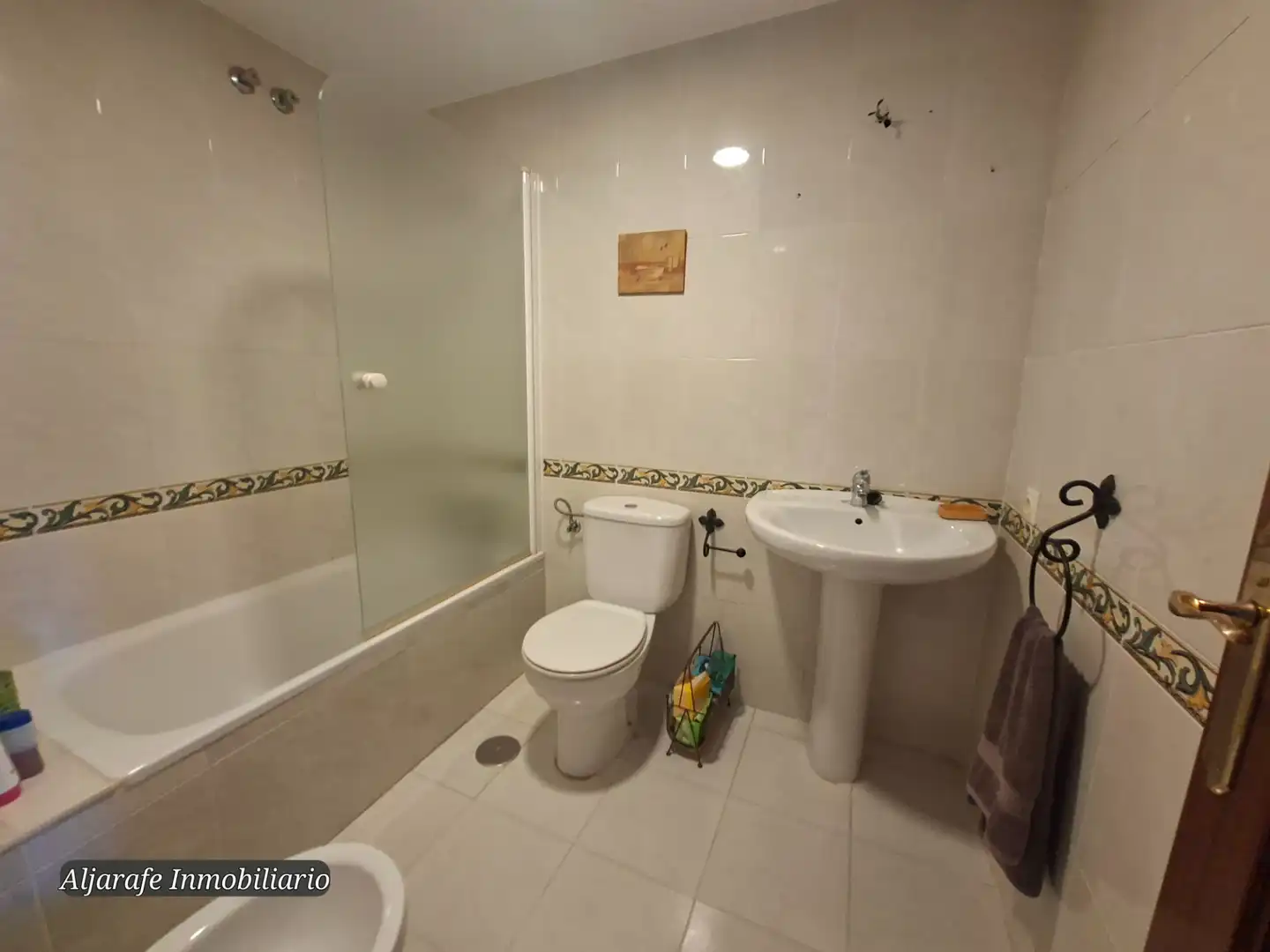 Bathroom of Detached homes for sale in Espartinas  with Air Conditioner, Heating and Private garden