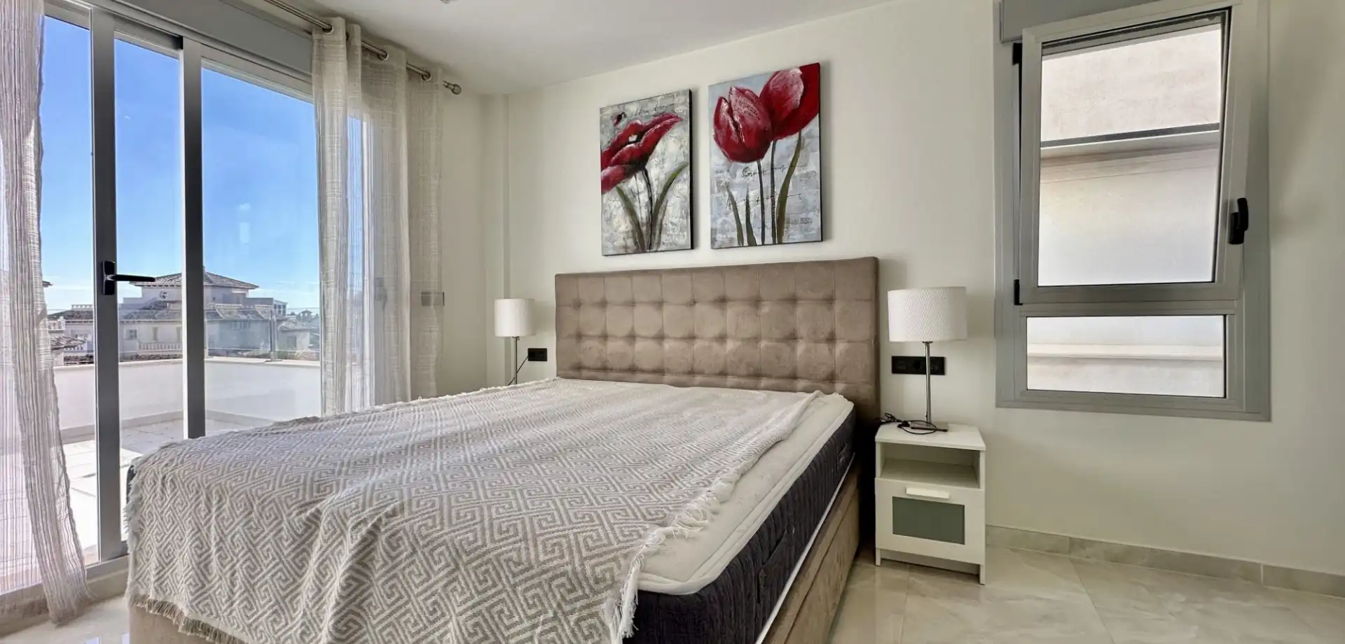 Dormitori de Casa o xalet en venda en Orihuela amb Aire condicionat, Jardí privat i Terrassa