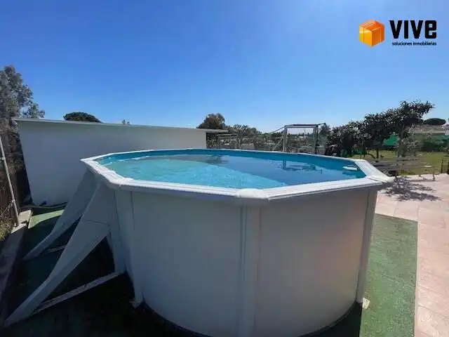 Piscina de Finca rústica en venta en La Puebla del Río, Sevilla