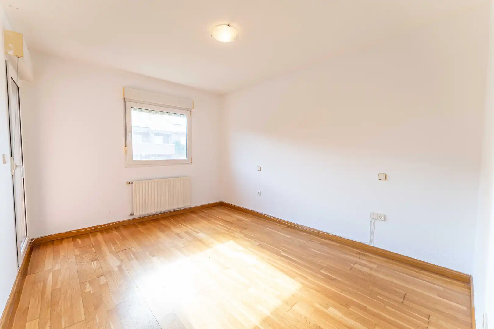 Habitación de Casa adosada en venta en Las Rozas de Madrid con Calefacción, Jardín privado y Parquet