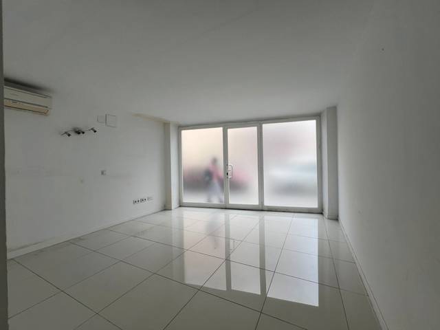 Local comercial en Alquiler en Valldaura - Carretera de Cardona