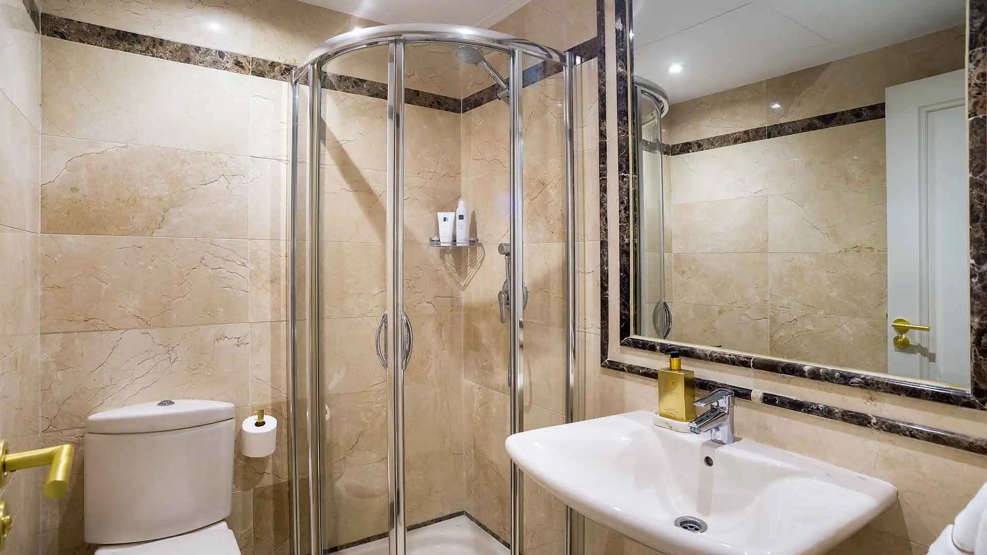Badezimmer von Wohnungen zum Verkauf in Marbella mit Klimaanlage, Terrasse und Abstellraum