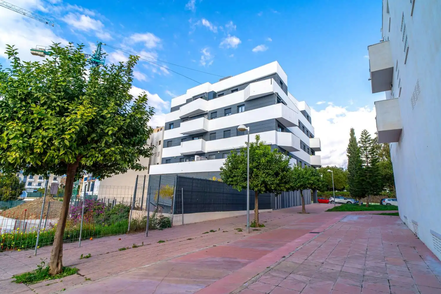 Außenansicht von Wohnungen zum Verkauf in Vélez-Málaga mit Klimaanlage