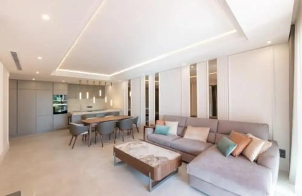Living room of Ground floor for rent in Estepona  with Air Conditioner, Terrace and Storage room