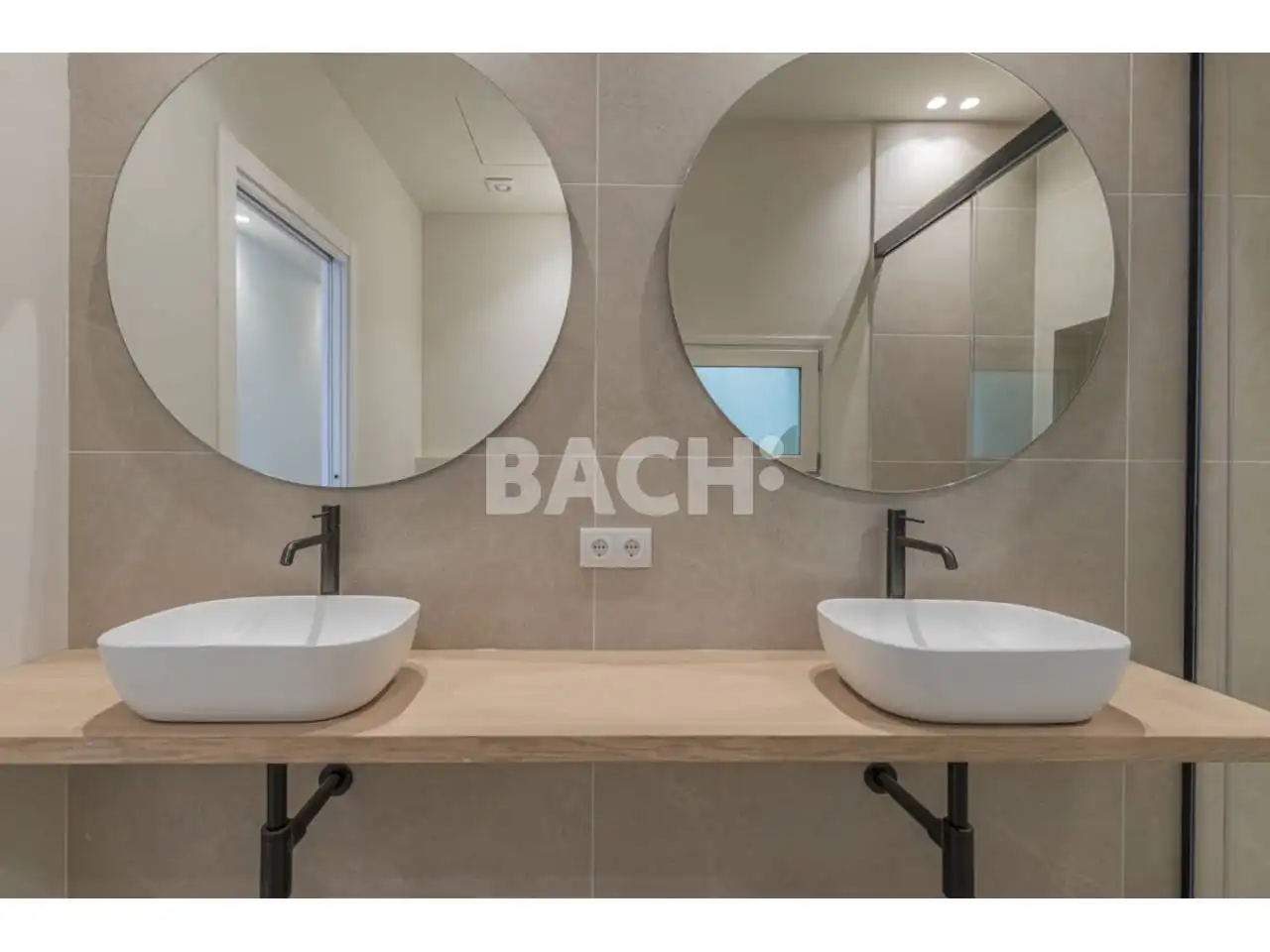 Baño de Dúplex en venta en Vic con Calefacción, Parquet y Terraza