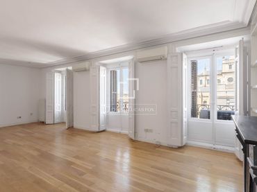 Appartamento con balcone in affitto a Centro