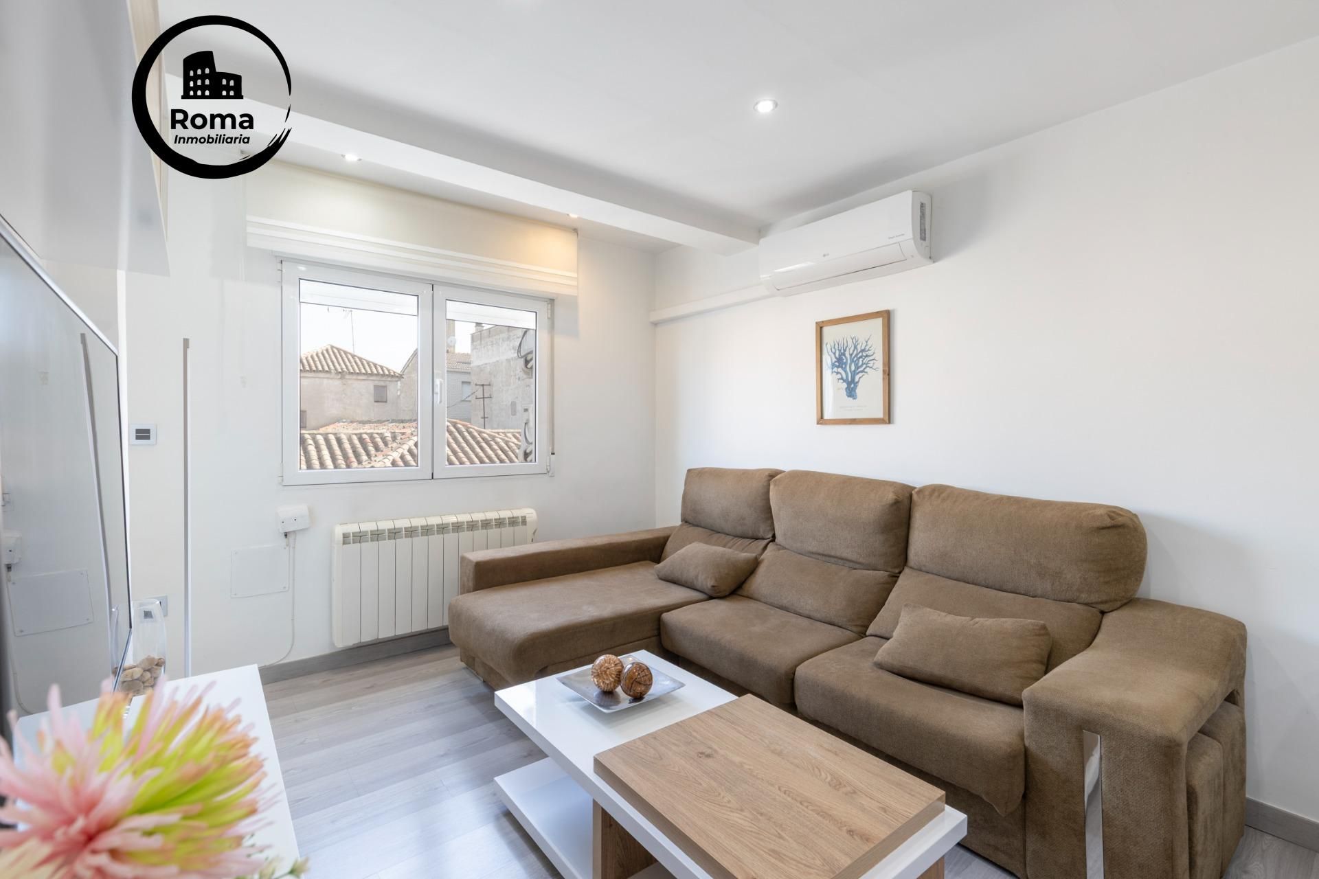 Living room of Attic for sale in  Granada Capital  with Air Conditioner and Heating