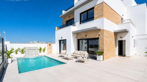 Chalets adosados con solárium y piscina privada en Benijófar