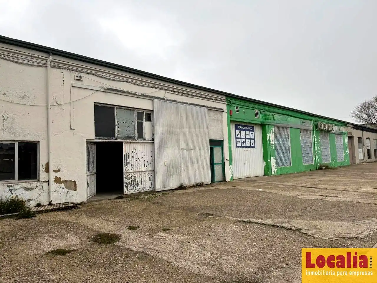 Vista exterior de Nave industrial en venta en Palencia