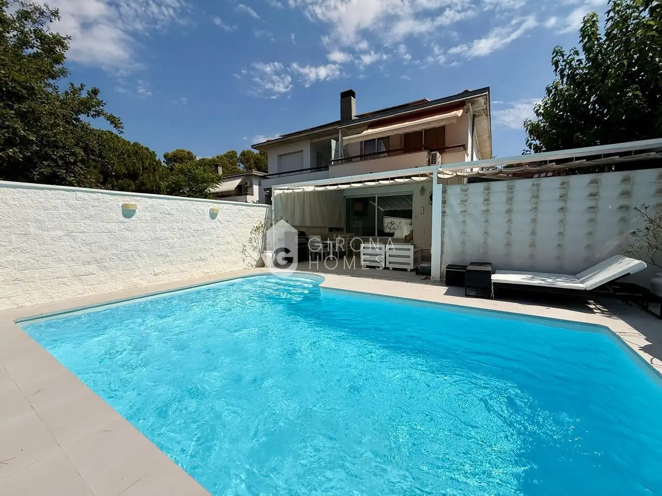 Piscina de Casa adosada en venta en Girona con Aire acondicionado, Calefacción y Terraza