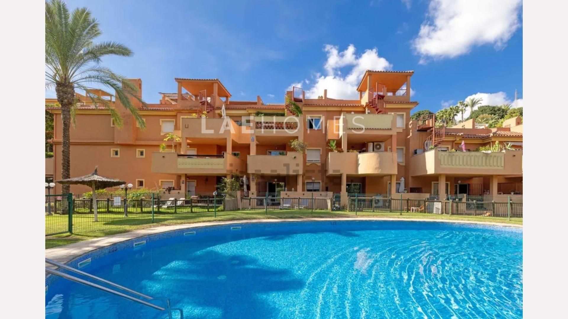 Vista exterior de Pis de lloguer en Marbella amb Aire condicionat, Calefacció i Jardí privat