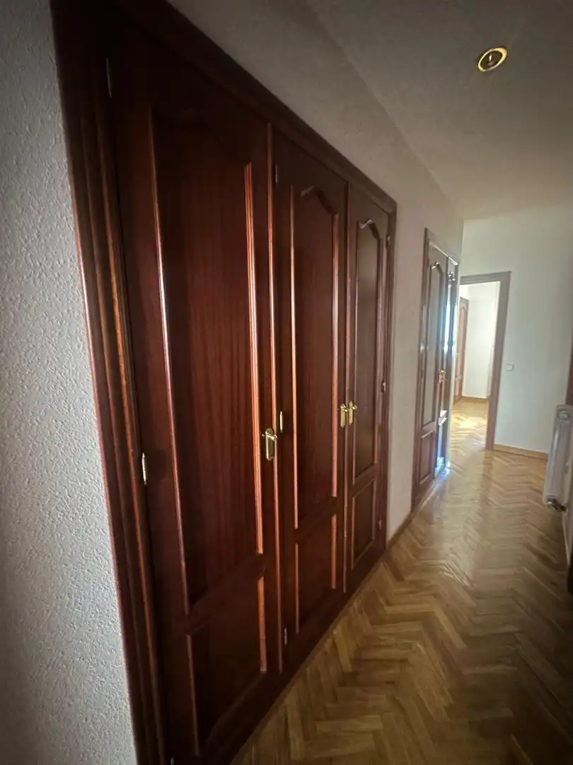 Piso en venta en León Capital  con Calefacción, Terraza y TV