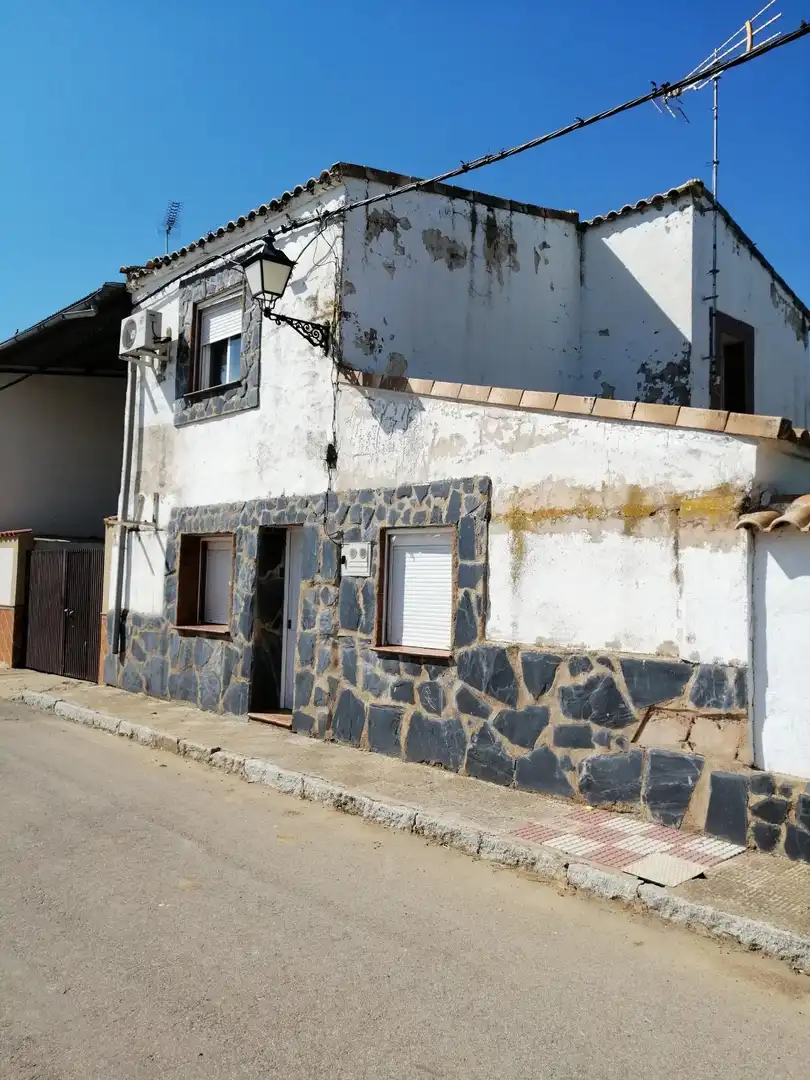 Vista exterior de Casa adosada en venda en Alcoba, Ciudad Real