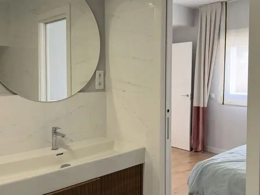 Badezimmer von Wohnung zur Miete in  Madrid Capital mit Klimaanlage und Balkon